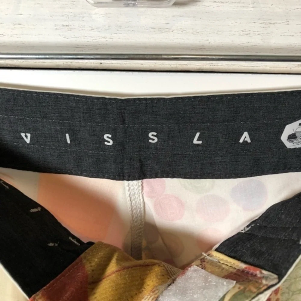 VISSLA BOYS BOARDSHORT Waist 27”